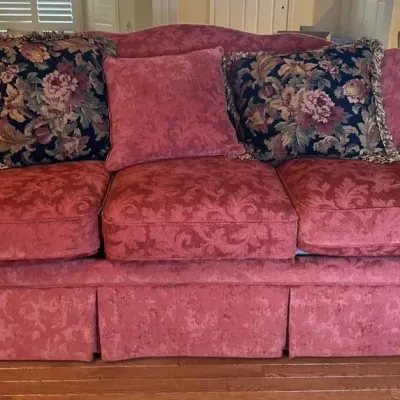 Vintage Three-Seat Camelback Sofa With Throw Pillows: 6pcs