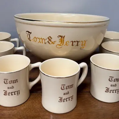1940s Homer Laughlin Tom and Jerry Holiday Punch Bowl Set • 8 Pieces Ivory & Gold Trim