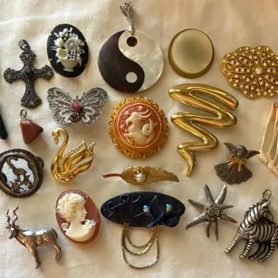 Vintage Pins & Pendants 