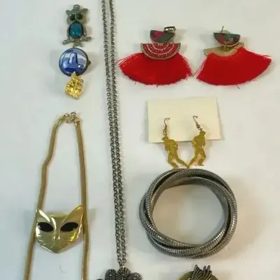 FTH365 - Vintage Assorted Costume Jewelry 
