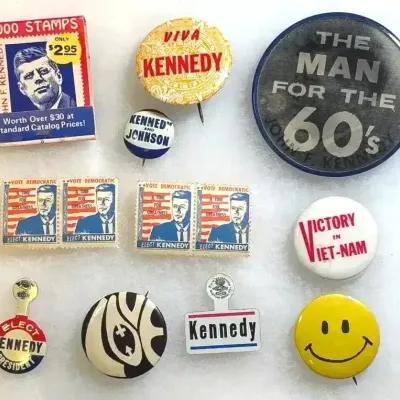 FTH357 - Kennedy Era Collectibles VARI-VUE Pins ( Pinback / Pinbacks / Buttons )