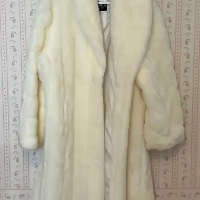Vintage Women's XL Cream Faux Fur Olympia Limited Inc. Coat 