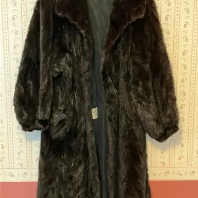 Vintage Women's PD Furs Long Fur Coat 