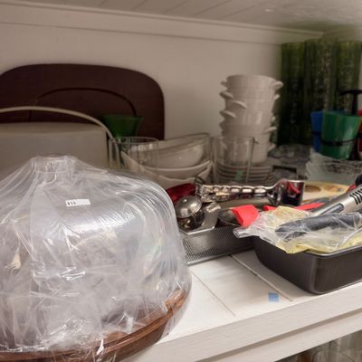 Cake carrier, bakeware and kitchen tools