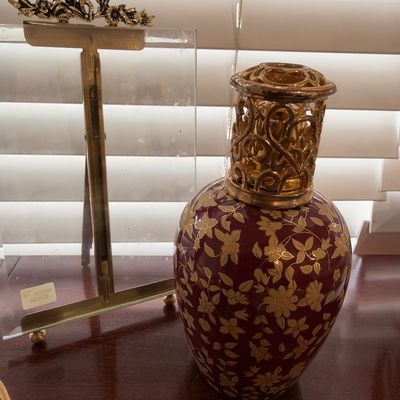Burgundy and gold fragrance oil lamp, filigree top