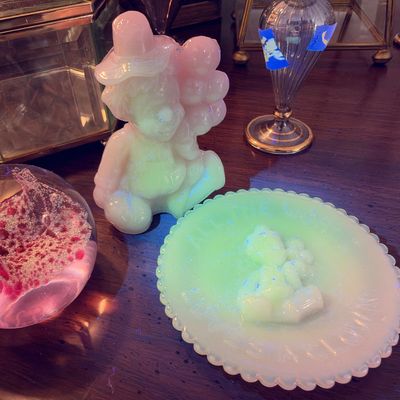 Opalescent milk glass teddy bear figurine and plate, art glass paperweight