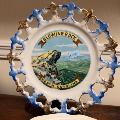 Blowing Rock North Carolina souvenir plate, reticulated rim