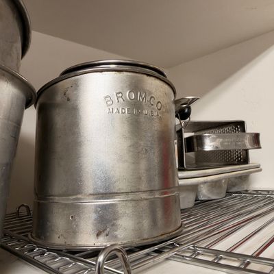 Vintage Bromco metal flour sifter