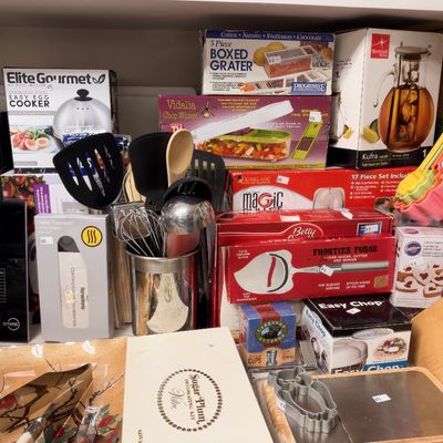 Elite Gourmet cooker and boxed kitchen gadgets