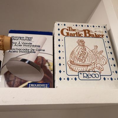 Reco Garlic Baker and stainless meat pounder, boxed