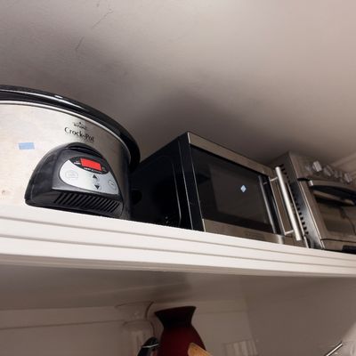 Crock-Pot slow cooker, microwave, toaster oven