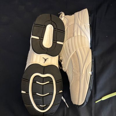 Nike/Jordans Unisex shoes size 7Y