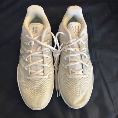 Women’s Nikes size 8.5