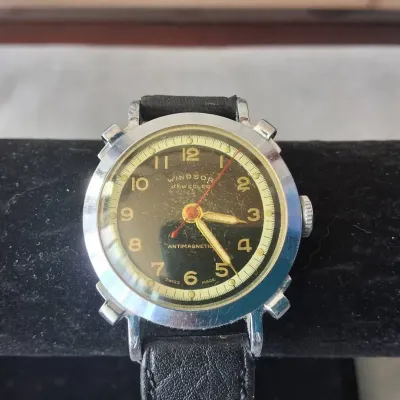 Vintage WINDSOR Jeweled Antimagnetic Swiss Wristwatch with Dual Pushers