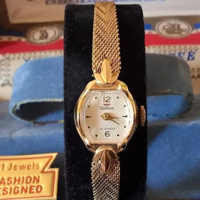 Vintage WALTHAM 21-Jewel Ladies’ Gold-Tone Wristwatch with Box