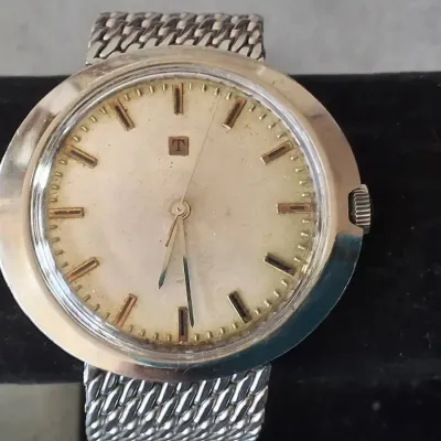 Vintage TISSOT Swiss Wristwatch with Champagne Dial & Mesh Bracelet