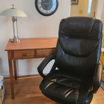 Desk With Chair 