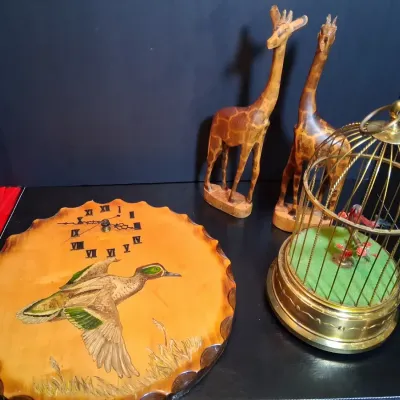 John Wayne Sculpture, Giraffes, Duck Clock & Birdcage Décor Lot
