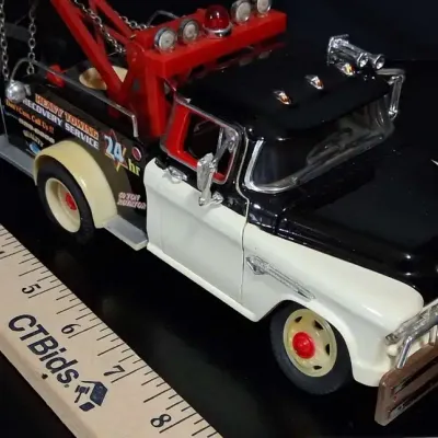 Model Vintage Tow-Truck 
