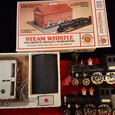 Bachmann Steam Whistle Freight Warehouse & Locomotive Lot
