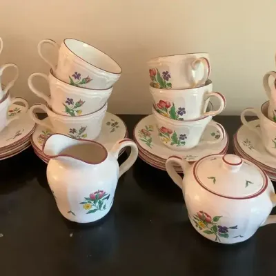 Rosalynn Teacups, Saucers, Creamer, And Sugar 