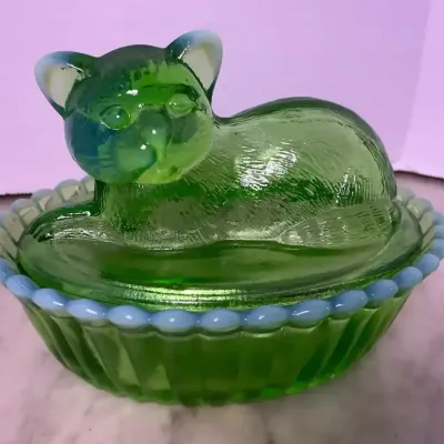 Westmoreland Green Opalescent Cat On A Nest 