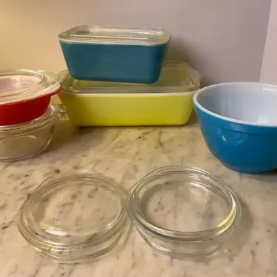 Pyrex Primary Colors Fridge Box And Bowls 
