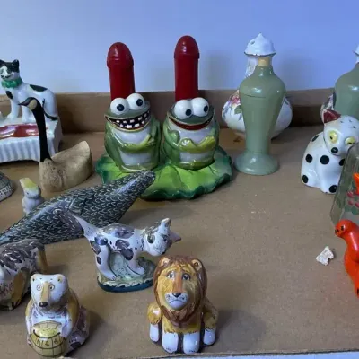 Animal Salt And pepper shakers And Tiny Animal Figures