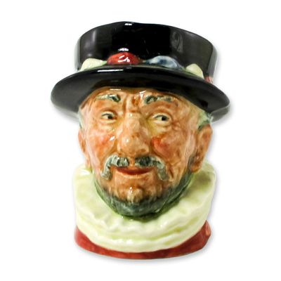 Beefeater GR D6233 - Small - Royal Doulton Character Jug