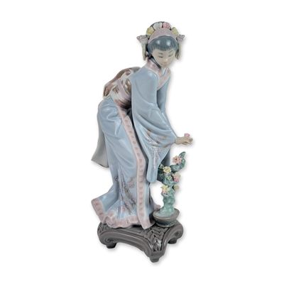 Lladro Mayumi Japanese Geisha Porcelain Figurine