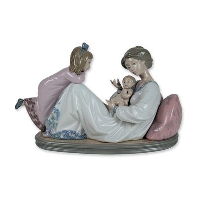 Lladro Wonderful World Glazed Porcelain Figurine 1606