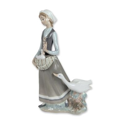 Lladro Spanish Porcelain Girl with Goose Sculpture 4815