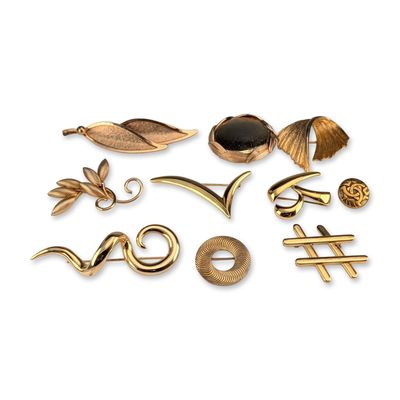 Sale Photo Thumbnail #261: 10pc Group of Vintage Gold Tone Brooches