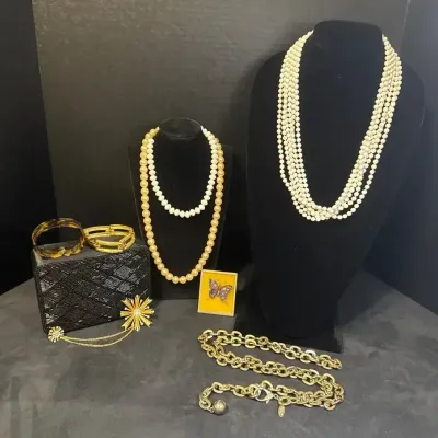 Vintage Jewelry & Accessories