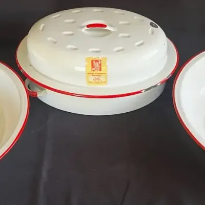 Vintage Gainsborough Porcelain Enameled Roaster With 2 Bowls