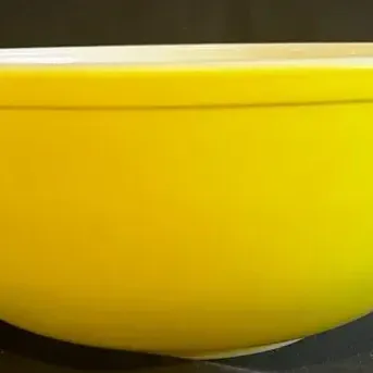 Vintage Pyrex 4 Qt Yellow Primary Colors Mixing Bowl