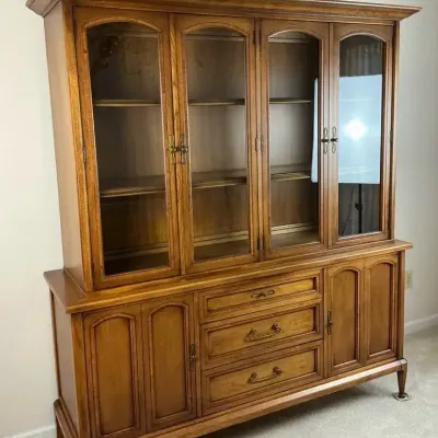 White Fine Furniture China Cabinet