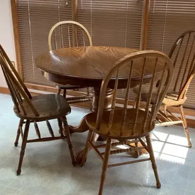 Oak Pedestal Dining Table with Four Windsor Chairs