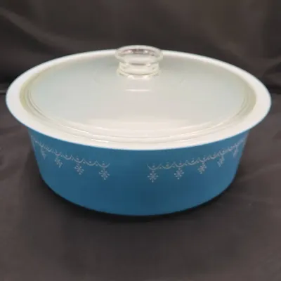 Pyrex Snowflake Garland 4-Quart Big Bertha Casserole