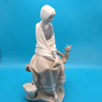 Lladro "New Shepherdess" Young Girl Watching a Bird