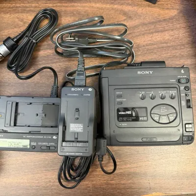 Sony EVO-250 Video Hi8 NTSC Cassette Recorder VCR Deck AC-V615 DC-V700 Power Lot