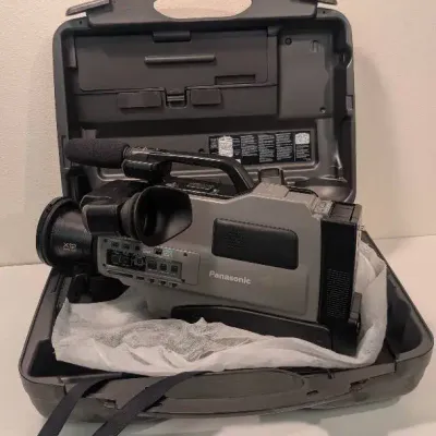 Vintage Panasonic Pro Line VHS Reporter Camcorder, AG-455MP Professional-series