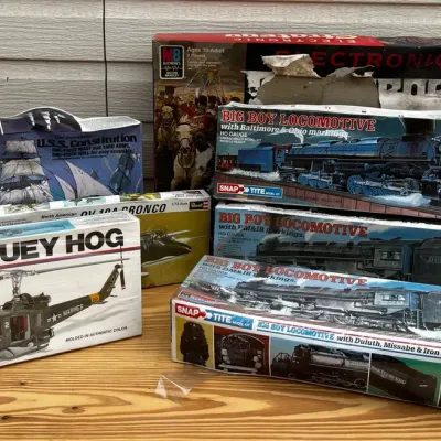 Collection of vintage model kits