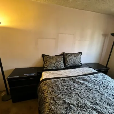 Black Lacquer Queen Bedroom Set 