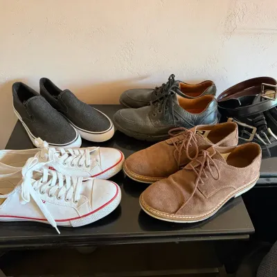 Lot of 4 Men’s Shoes Size 10-10.5 + 3 Belts – Timberland Clarks Levi’s Lugz