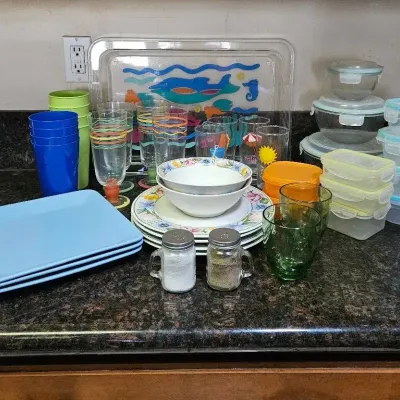 Assortment Of Kitchenware 