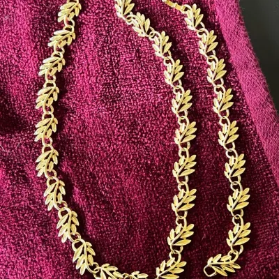 Vintage Gold Tone Leaf Motif Necklace And Bracelet