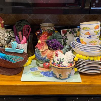 Lot 18: Massive Tuscan-Style Kitchenware & Serving Collection Lot