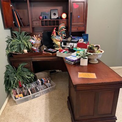 Lot 5: Office Desk & Decor