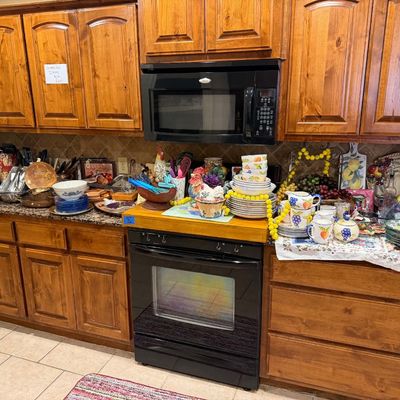 Lot 18: Massive Tuscan-Style Kitchenware & Serving Collection Lot